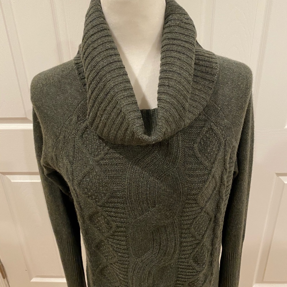 Sofia Cashmere Hunter Green Sweater